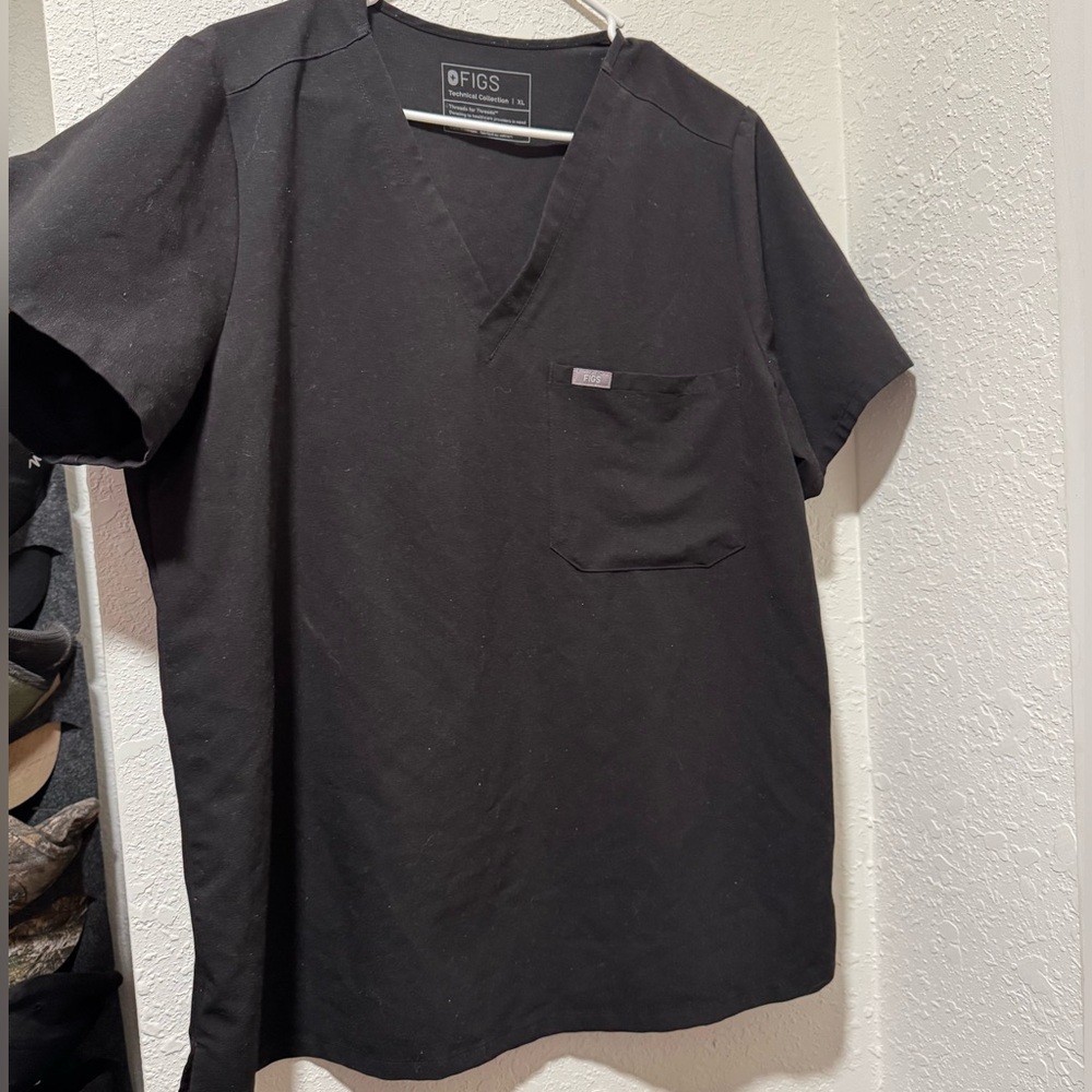 Black FIGS Scrub Top - XL